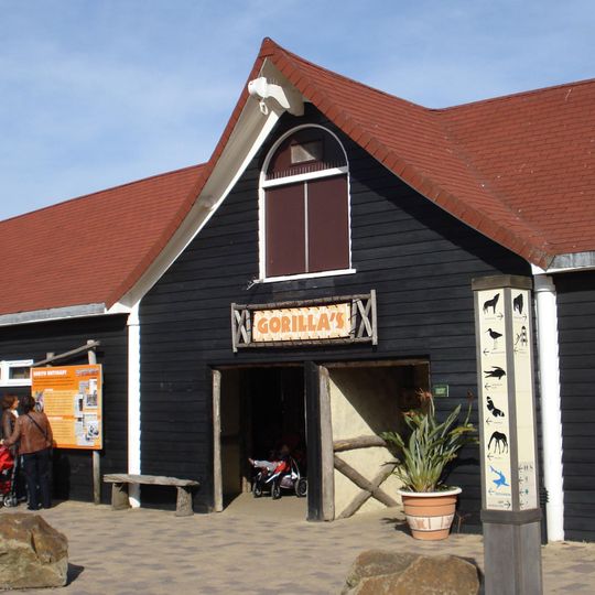 Blijdorp: houten dierenverblijf