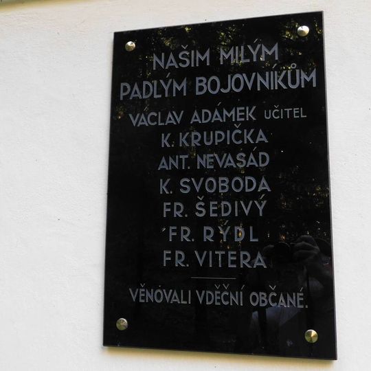 Pamětní deska padlým občanům zaniklé osady Libčice