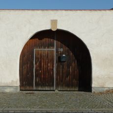 Torbogen als Hofeinfahrt eines Bauernhofes Großenhainer Straße 38