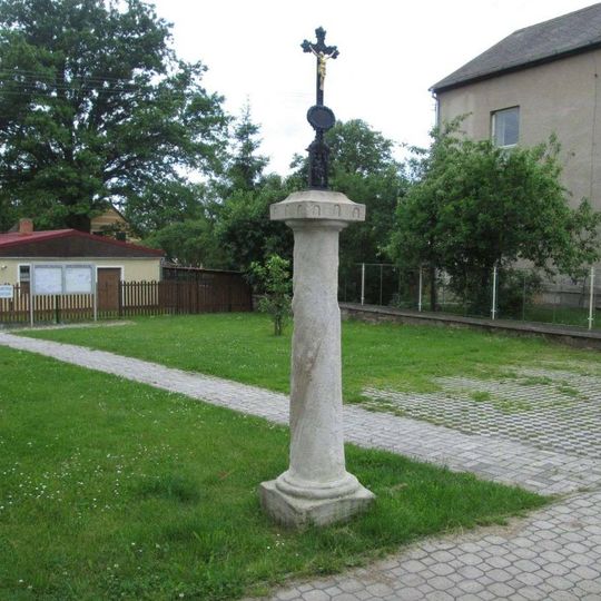 Kříž u kaple v Přehýšově