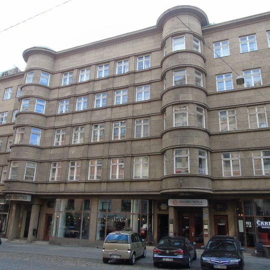 Adminstratīvā ēka