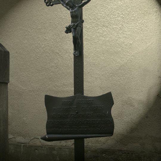 Kříž na hrobě Philippine Graefin de Dam