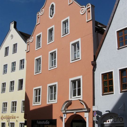 Wohn- und Geschäftshaus