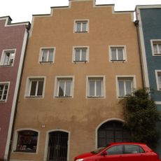 Wohn- und Geschäftshaus