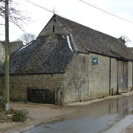 Barn to south of Manor Farmhouse