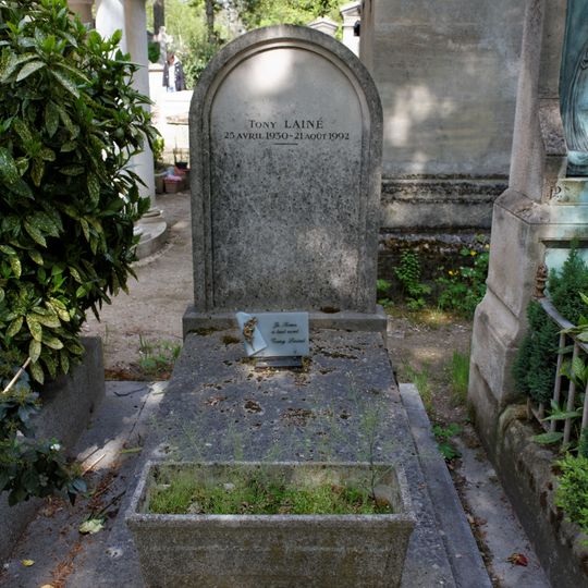 Grave of Lainé