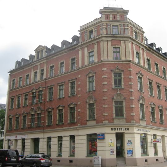 Mietshaus in halboffener Bebauung in Ecklage Ludwig-Kirsch-Straße 2