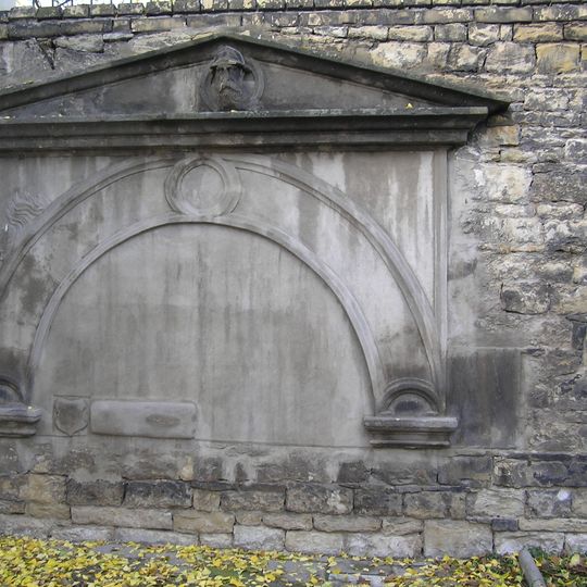 Portál bývalého rybářského hřbitova u svatého Jiří