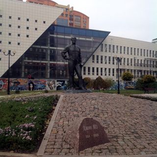 Hughes monument in Donetsk