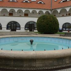 Kaštieľ Topoľčianky s areálom, nádvorie