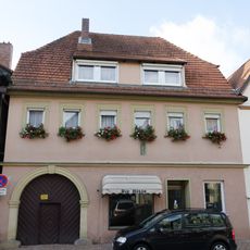 Wohn- und Geschäftshaus