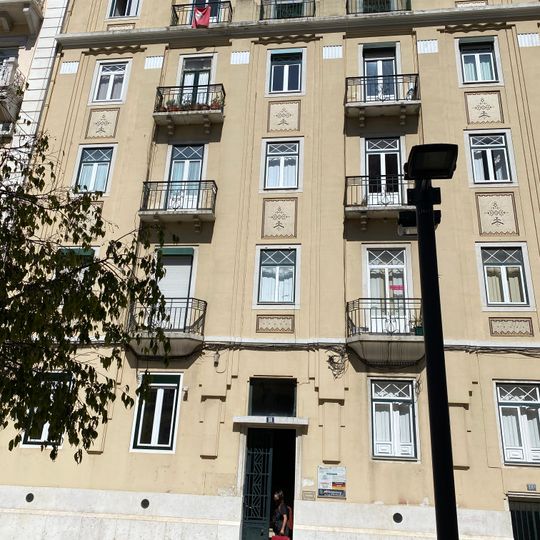 Edifício na Avenida Duque de Ávila, n.º 18