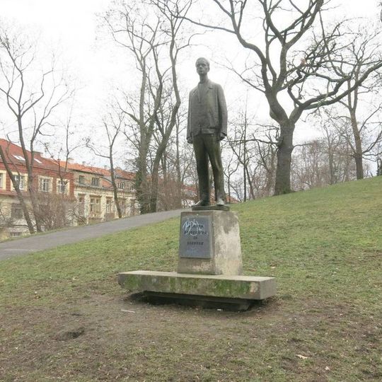 Pomník mladým bojovníkům za svobodu v sadech Na Skalce
