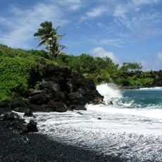 Honokalani Black Sand Beach