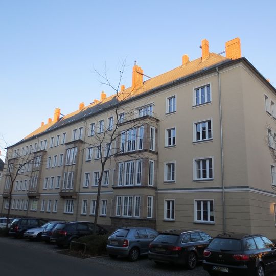 Wohnhausgruppe mit verbindender Pergola Hans-Sachs-Straße 31; 33; 35
