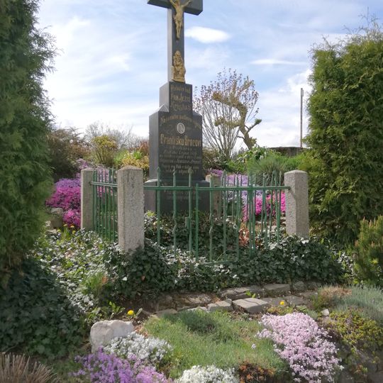 Kříž v severní části vsi