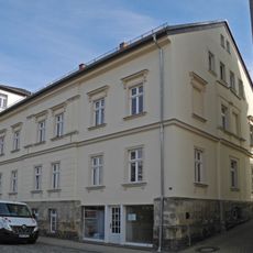 Residential building with classicist facade structure in open development, Hertigswalder Straße 5