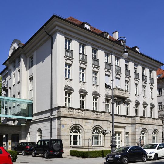 Wohn- und Geschäftshaus