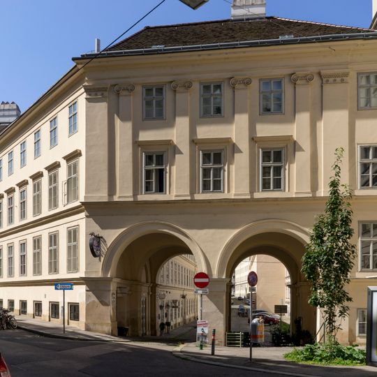 Miethaus, Traunsches Haus