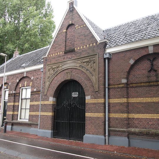 Poortgebouw joodse begraafplaats