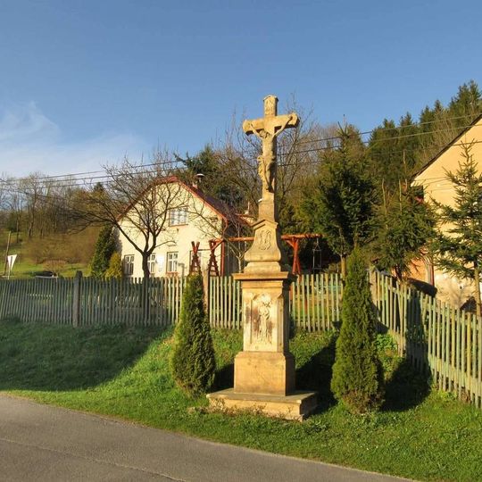 Kříž v Horních Studénkách u obecního úřadu