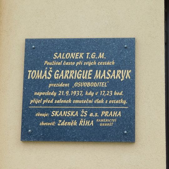 Pamětní deska T. G. Masaryka na nádraží ve Stochově