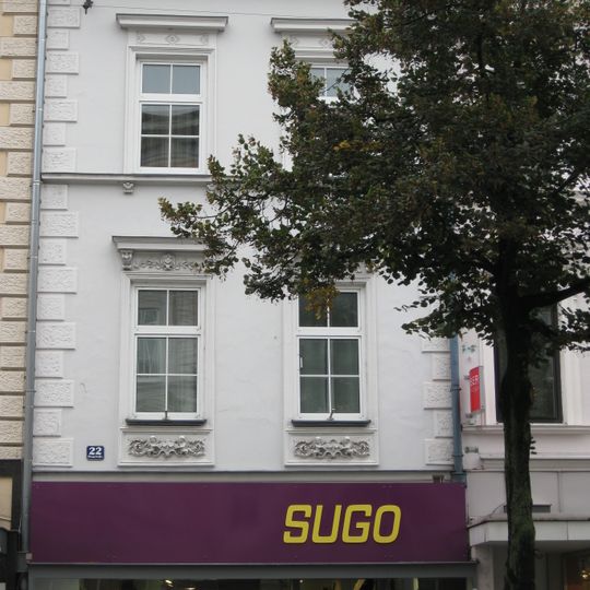 Bürgerhaus mit Stadtmauer