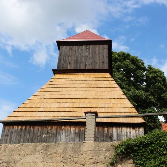 Zvonice u kostela ve Skřivani