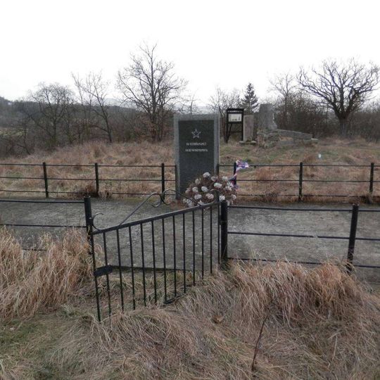 Pomník  Rudé armády jihovýchodně od Lubence