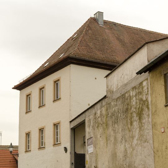 Ehemaliges Rentamt, jetzt Weingut, erst Zehntkellerei , dann Rentamt und Polizeistation, heute Wohnhaus