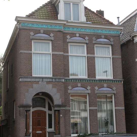 Herenhuis in een eclectische stijl met Art Nouveau-versieringen