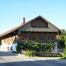 Wohnstallhaus eines ehemaligen Hakenhofs mit Stadel