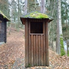 Kaplička vpravo od kaple východně od Šipína