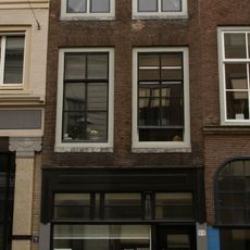 Pand met eenvoudige lijstgevel