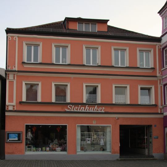 Wohn- und Geschäftshaus