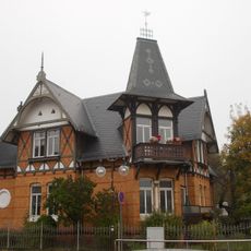 Villa mit Einfriedung Bahnhofstraße 2