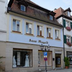 Wohn- und Geschäftshaus