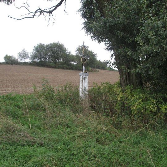 Kříž jižně od Mrákova u polní cesty