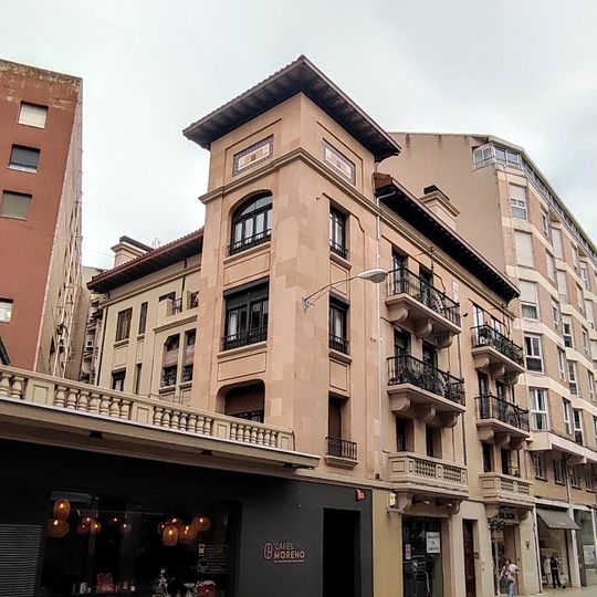 Calle Paulino Caballero 8