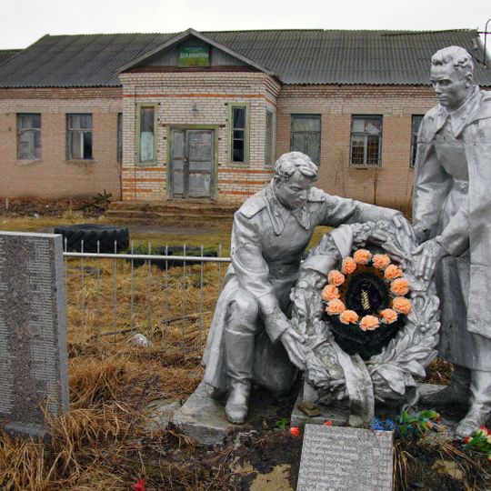 Братская могила советских воинов, погибших в борьбе с фашистами