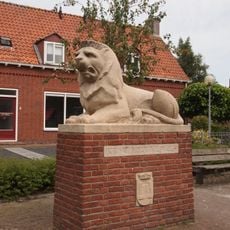 War memorial Doezum