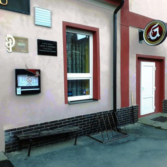 Pamětní deska Járy Cimrmana v Dolní Bělé