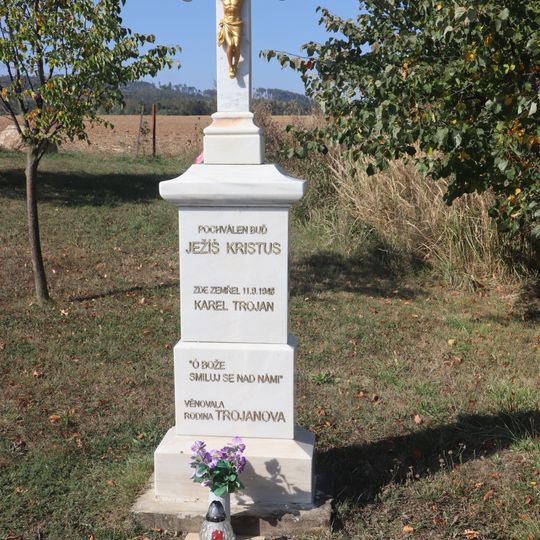 Kříž u rybníka Štompil