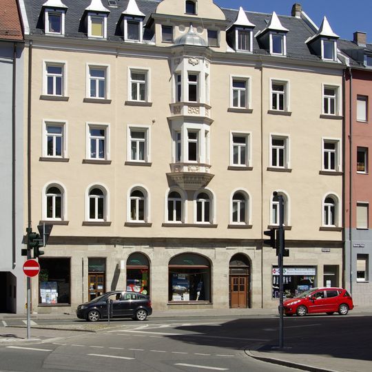 Ehemaliges Wilhelmsbad, jetzt Wohn- und Geschäftshaus