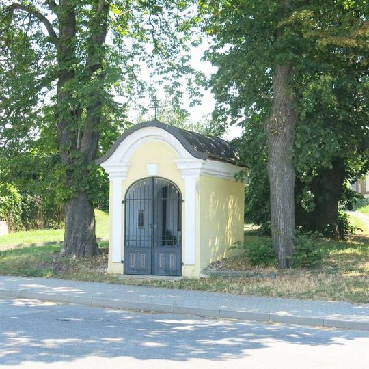 Kaplička v Českolipské ulici v Mělníce