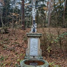 Kříž u kaple sv. Vojtěcha u Vrčeně