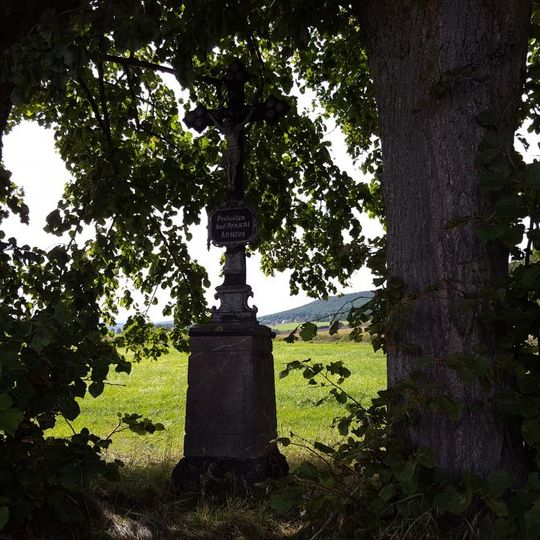 Kříž jihozápadně od Všeradic