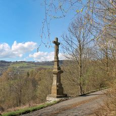 Kříž severně od Bušína vedle polní cesty