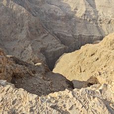 תצפית לנחל דרגות לזכר אופיר ליבוביץ לוחם בסיירת צנחנים ואחיו נחשון שנהרגו בעת טיול במדבר יהודה כתוצאה מהתייבשות.