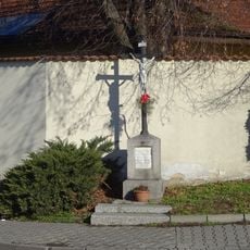 Křížek v Hrnčířích v ulici K Šeberovu